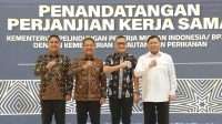 kolaborasi-kkp-kp2mi-perkuat-perlindungan-pmi-sektor-kelautan-perikanan-oZXA