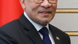 PM_Kishida_meeting_with_PM_Ibrahim_of_Malaysia_cropped